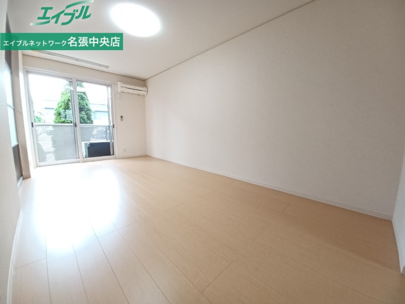 居室・リビング　同型参考写真