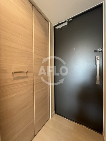 玄関　サムティ江坂レガーロ　玄関