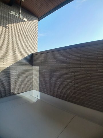 バルコニー　開放的で明るい空間を演出してくれるバルコニーです