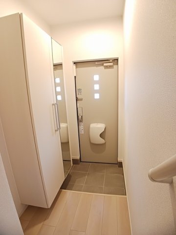 玄関　収納もある玄関です