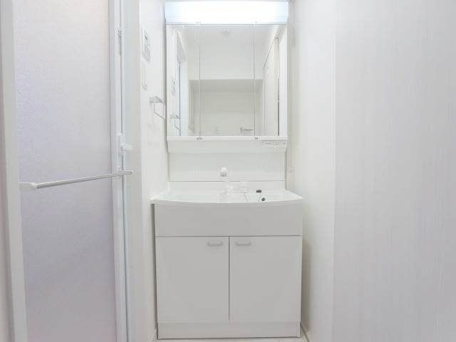 洗面設備　お出かけ前の支度はこちらでどうぞ