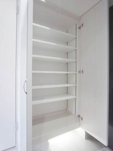 玄関　洋服もたくさん干せそうです