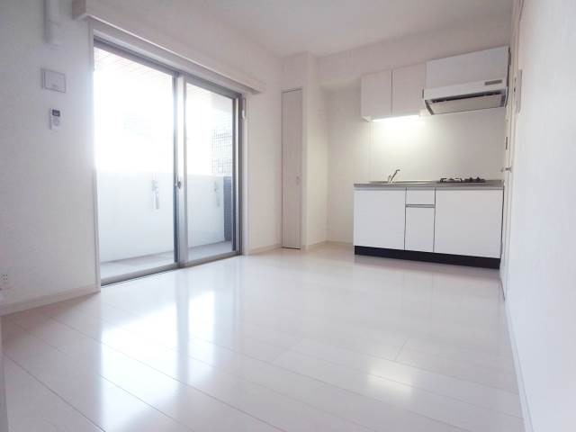 居室・リビング　家具の配置がしやすいリビングですね