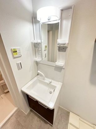 洗面設備　必須条件に多い独立洗面台♪
