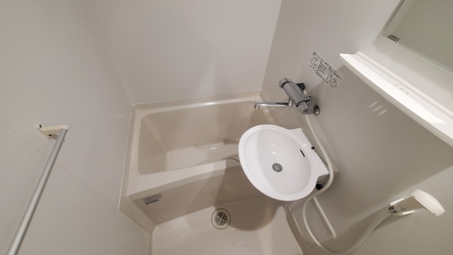 バス・シャワールーム　清潔感のあるバスルーム