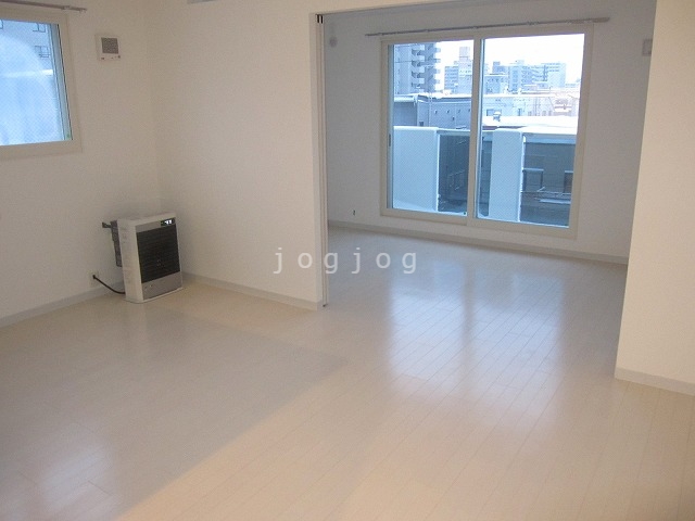 居室・リビング　築６年のきれいな内装。