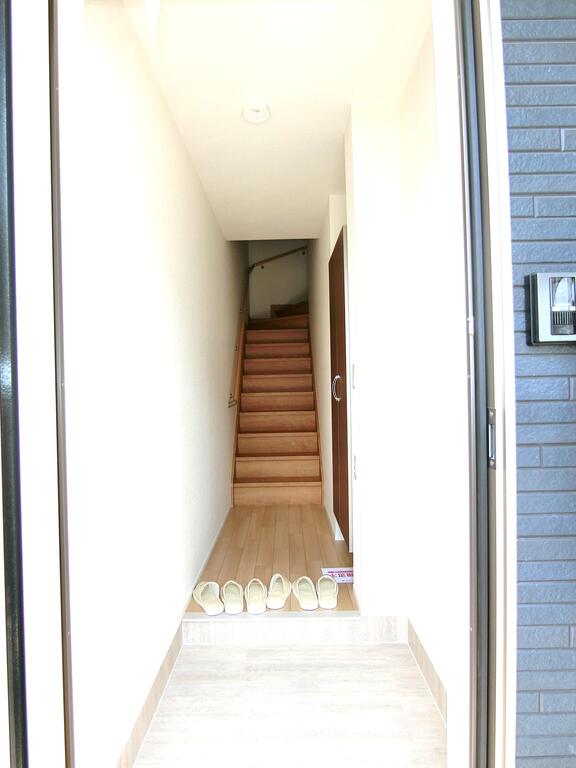 玄関　同型のタイプです。