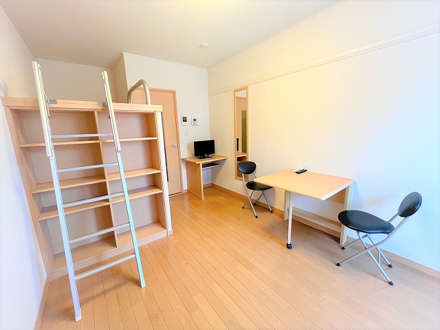 居室・リビング　テーブルは折り畳むことが可能です！