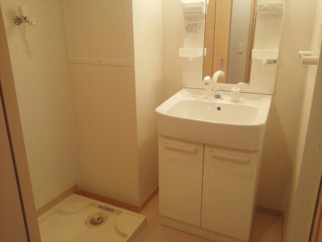 洗面設備　スペースが確保できる洗面所です