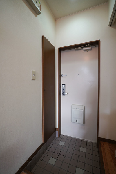 玄関　同じ建物の別の部屋