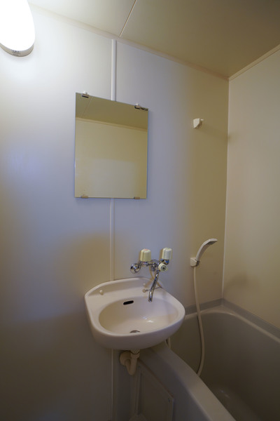 洗面設備　同じ建物の別の部屋