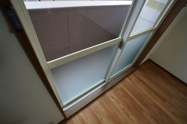 バルコニー　同じ建物の別の部屋