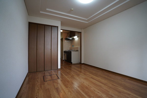 居室・リビング　同じ建物の別の部屋