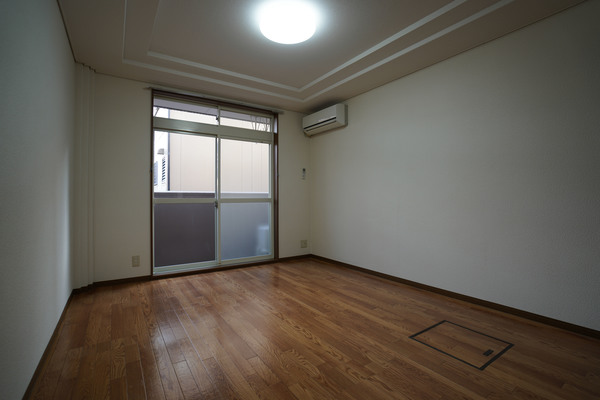 居室・リビング　同じ建物の別の部屋