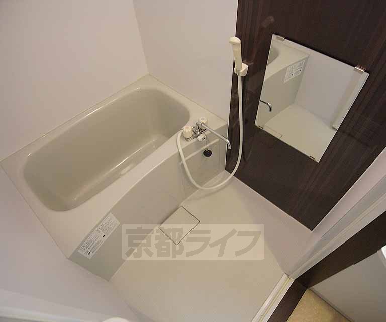 バス・シャワールーム　洗い場も充分な広さ