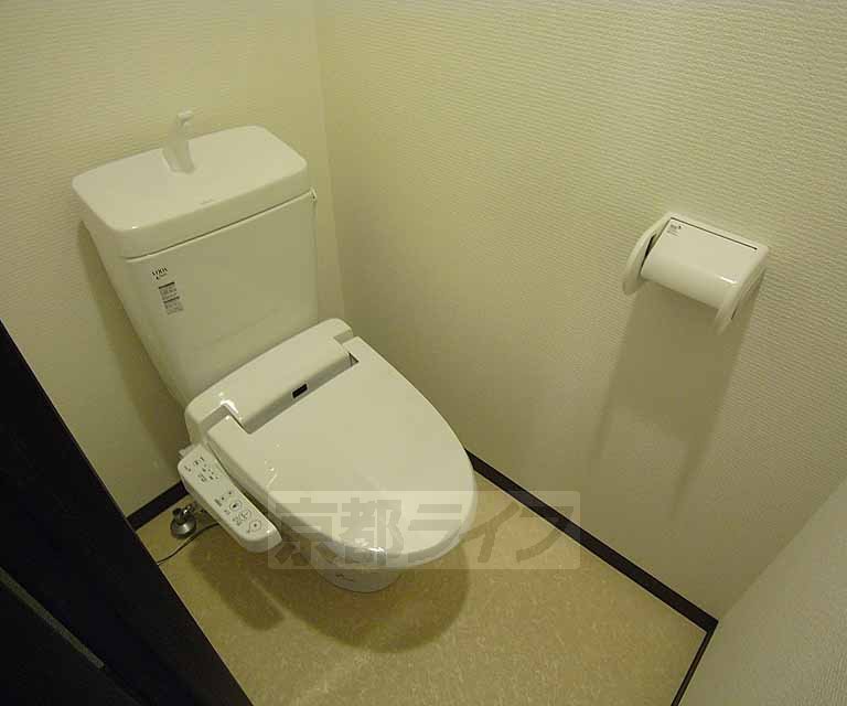 トイレ　清潔感あふれたお手洗いです