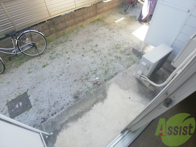 バルコニー　バルコニーはありますが、１階なので外に出ることができます。