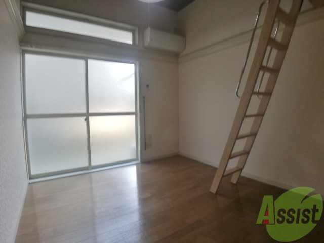 居室・リビング　陽の光が差し込む明るいお部屋は気持がいいですね。