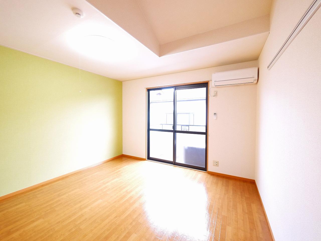 その他部屋・スペース　広くて明るい寝室