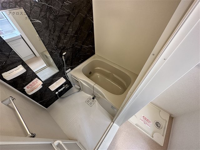 バス・シャワールーム　浴室乾燥・追い炊き機能付きで便利♪