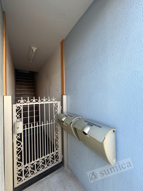 エントランス　落ち着いたエントランス。マンションを演出します。