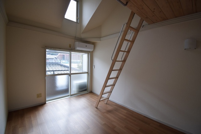 居室・リビング　別号室の写真です