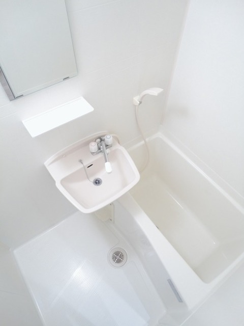 バス・シャワールーム　同タイプ別部屋の写真です。