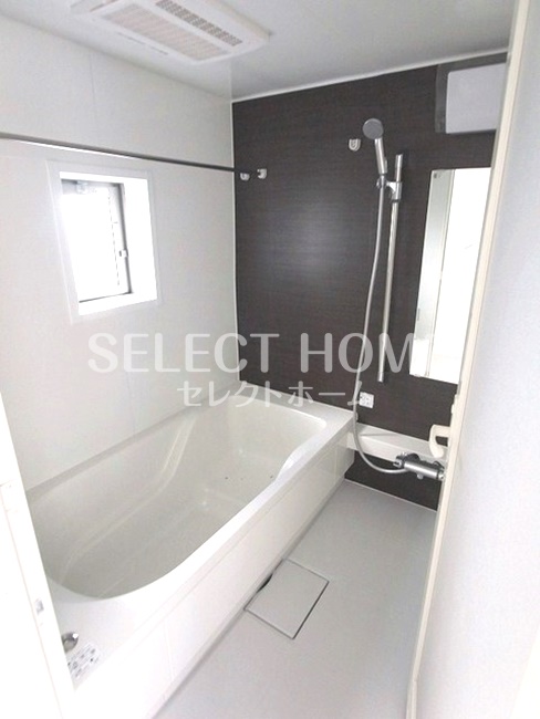 バス・シャワールーム　コンパクトで使いやすいお風呂です