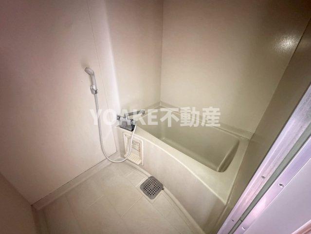 キッチン　画像は103号室のものです。画像と現況に相違がある場合、現況