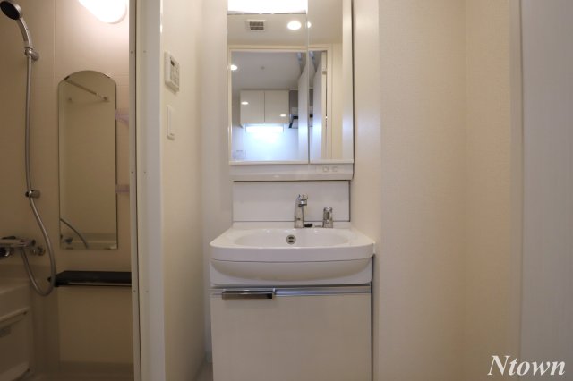 洗面設備　独立洗面台です