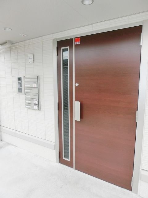 エントランス　オートロック完備で安心です