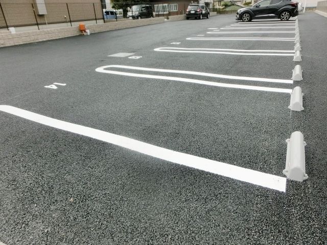 駐車場　広々とした敷地内駐車場