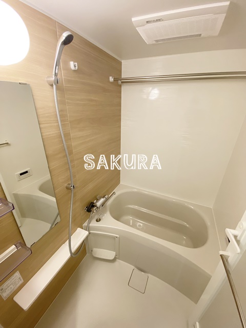 バス・シャワールーム　嬉しい浴室乾燥機付きです♪