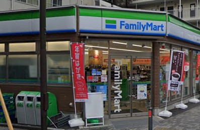 コンビニ　ファミリーマート 鶴見区役所通り店（コンビニ）まで261m