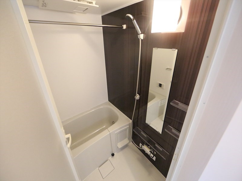 バス・シャワールーム　浴室暖房乾燥機付　追い焚き・オートバス機能付お風呂