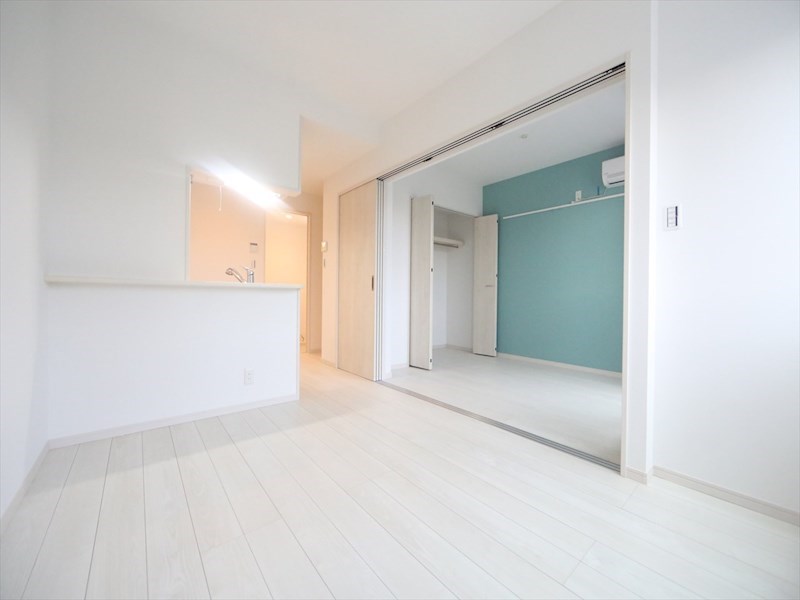 居室・リビング　ＬＤＫ9.3帖　洋室3.9帖　つなげても仕切っても使えます