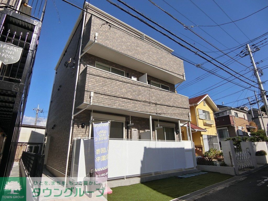 建物外観　重厚感のあるレンガ調の外観です！