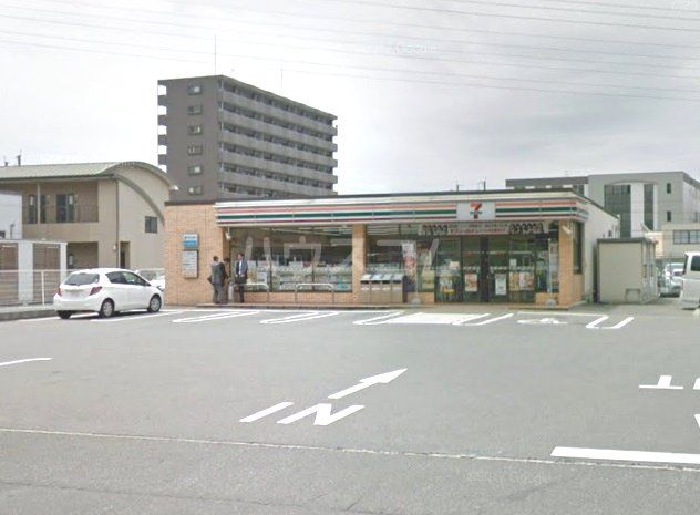 コンビニ　セブン‐イレブン 福岡流通センター店（コンビニ）まで586m