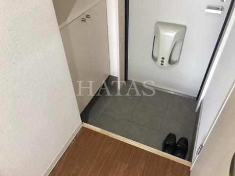 玄関　同物件別部屋です。