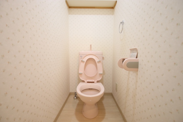 トイレ　※別室の参考写真の為、現況優先です。