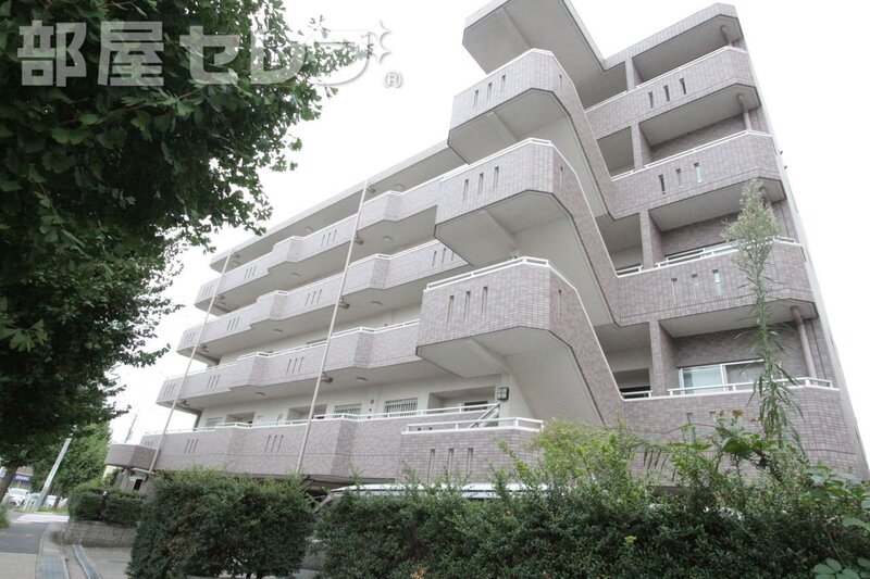 建物外観　藤ヶ丘駅まで徒歩圏内のファミリー物件。