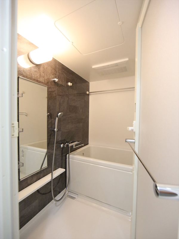 バス・シャワールーム　浴室暖房乾燥機能付バス