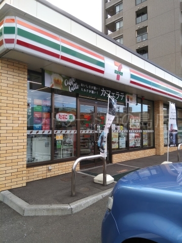 コンビニ　セブンイレブン札幌手稲本町3条4丁目店（コンビニ）まで818m
