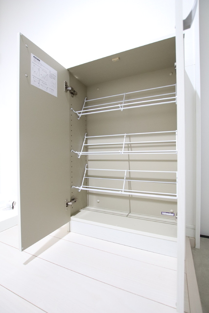 玄関　下駄箱付き