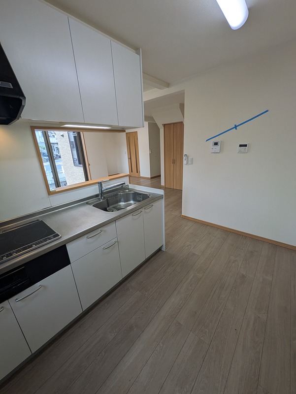 居室・リビング　室内写真は同間取りの別号室の写真です。