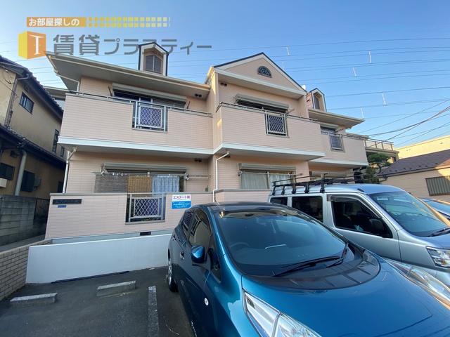 建物外観　目の前は公園。お子様に大変喜ばれますよ。