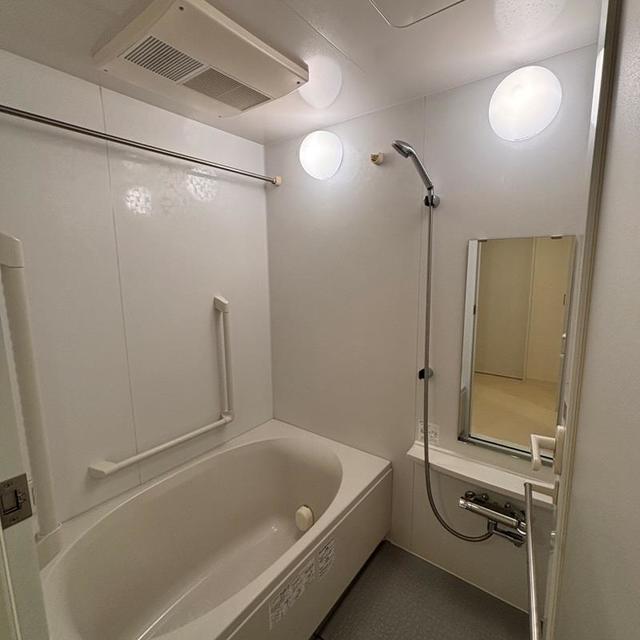 バス・シャワールーム　※写真は同タイプ住戸です。