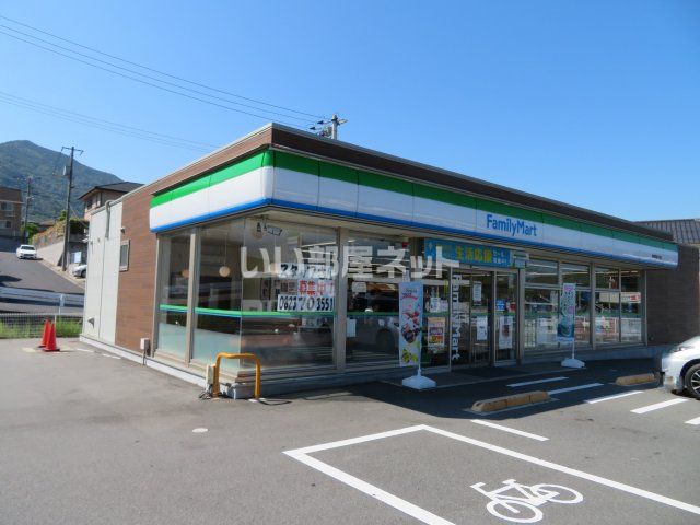 コンビニ　ファミリーマート 郷原野路の里店（コンビニ）まで1976m
