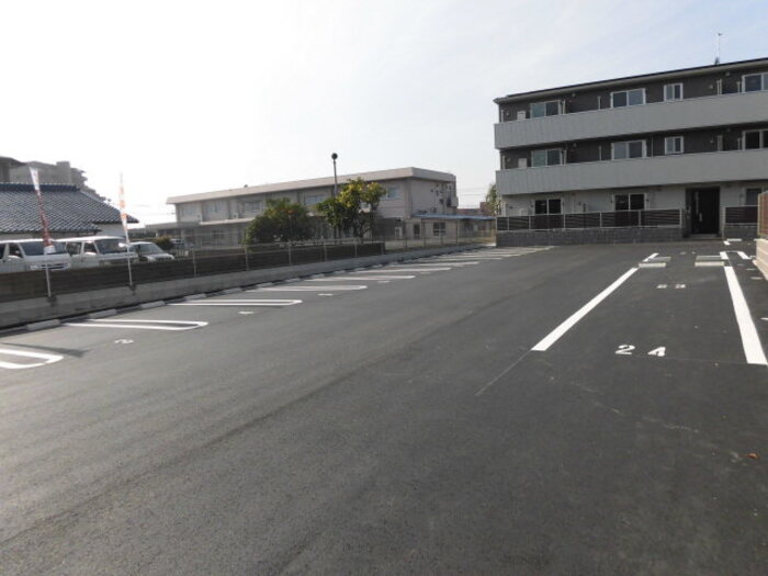 駐車場　※同施工物件のお写真です