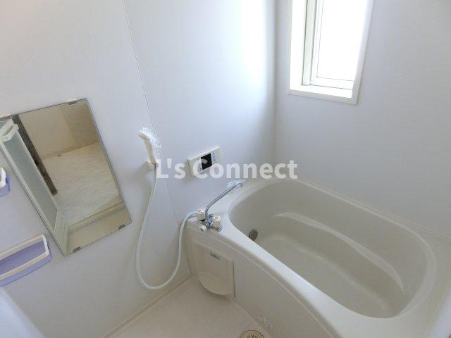 バス・シャワールーム　追焚き機能付きのお風呂。